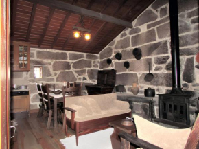 Charming house with fireplace, mountain view, Ponte da Barca